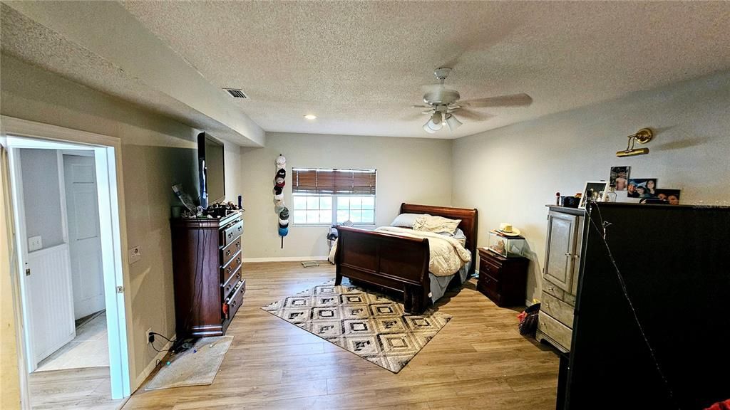 For Sale: $565,000 (4 beds, 3 baths, 4084 Square Feet)