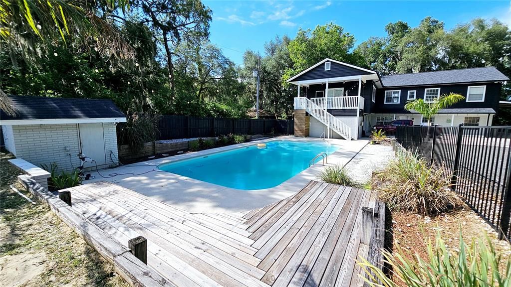 For Sale: $565,000 (4 beds, 3 baths, 4084 Square Feet)