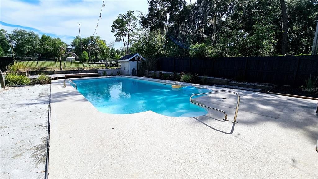 For Sale: $565,000 (4 beds, 3 baths, 4084 Square Feet)