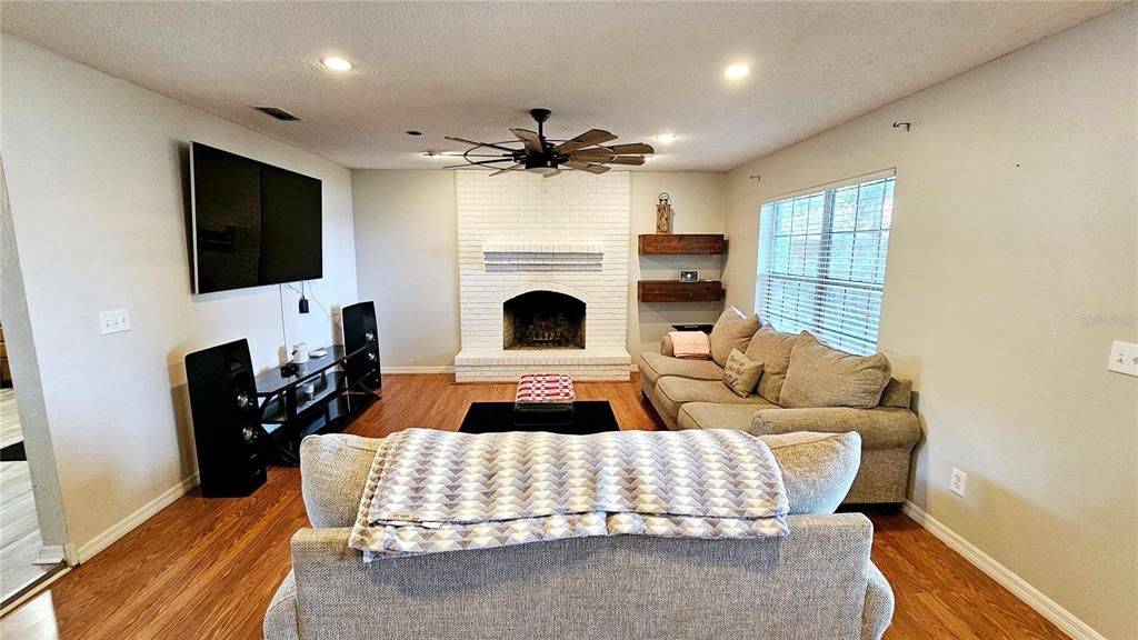 For Sale: $565,000 (4 beds, 3 baths, 4084 Square Feet)