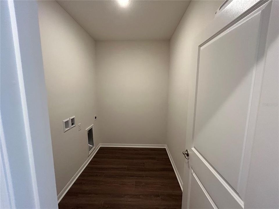 En Venta: $499,900 (3 camas, 2 baños, 2044 Pies cuadrados)