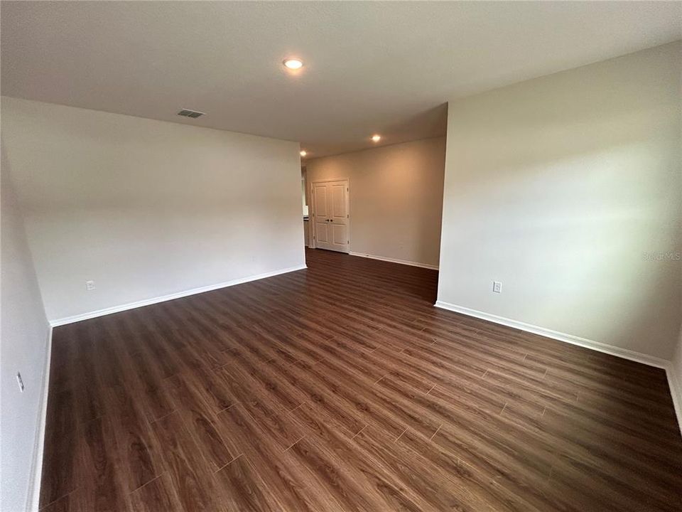 En Venta: $499,900 (3 camas, 2 baños, 2044 Pies cuadrados)