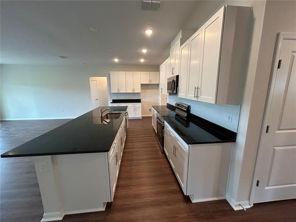 En Venta: $499,900 (3 camas, 2 baños, 2044 Pies cuadrados)