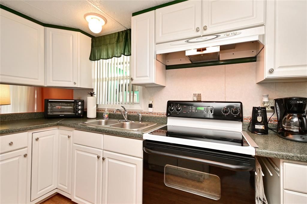 Под контрактом: $140,000 (2 спален, 2 ванн, 1052 Квадратных фут)