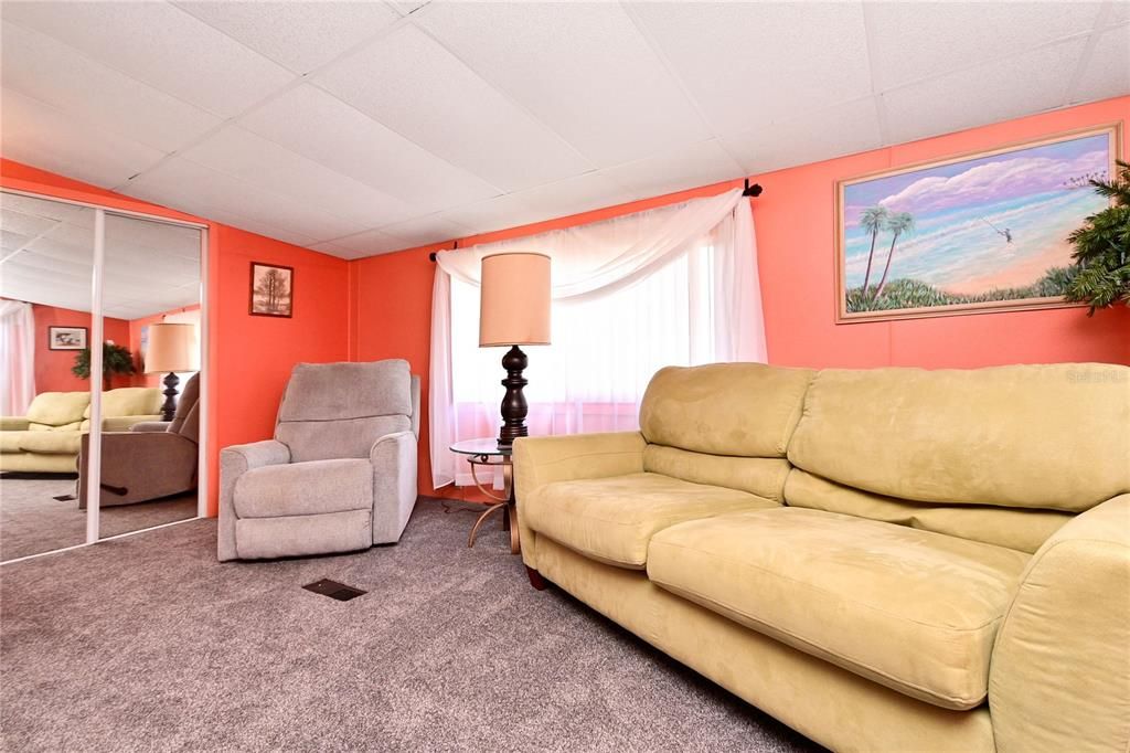 Под контрактом: $140,000 (2 спален, 2 ванн, 1052 Квадратных фут)