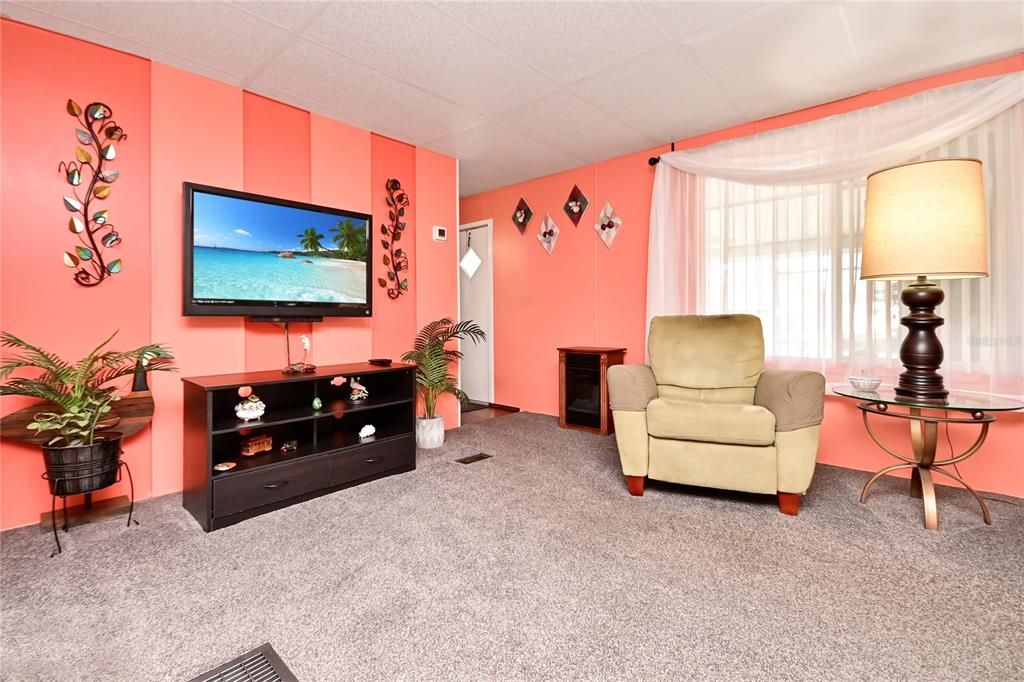 Под контрактом: $140,000 (2 спален, 2 ванн, 1052 Квадратных фут)