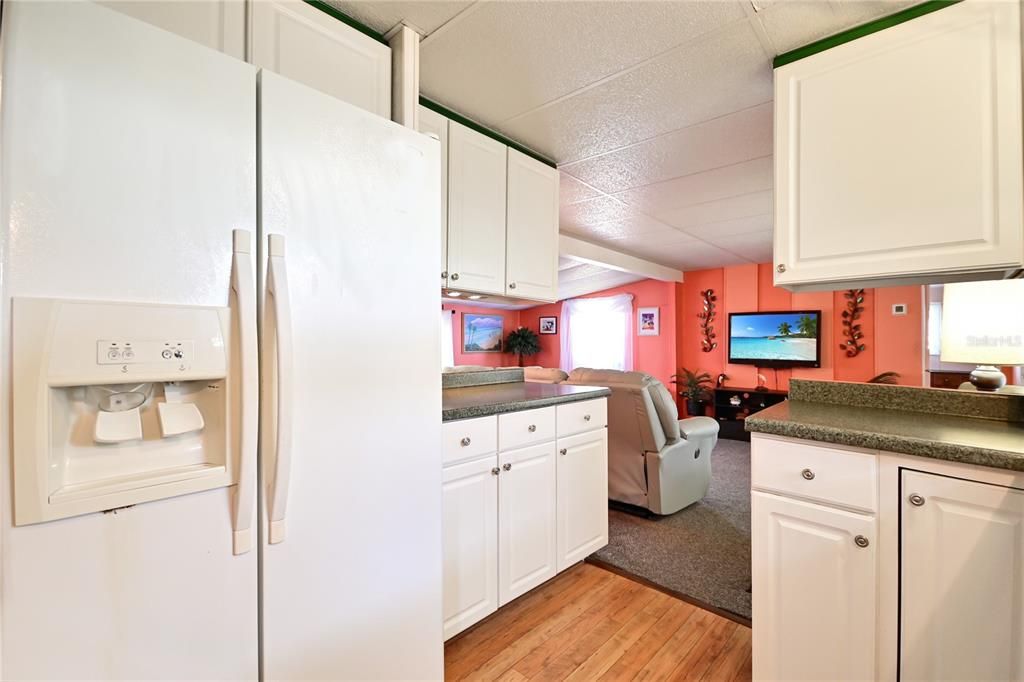 Под контрактом: $140,000 (2 спален, 2 ванн, 1052 Квадратных фут)