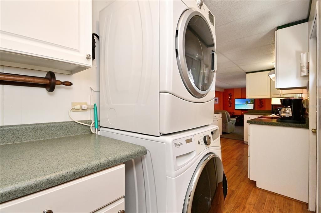 Под контрактом: $140,000 (2 спален, 2 ванн, 1052 Квадратных фут)