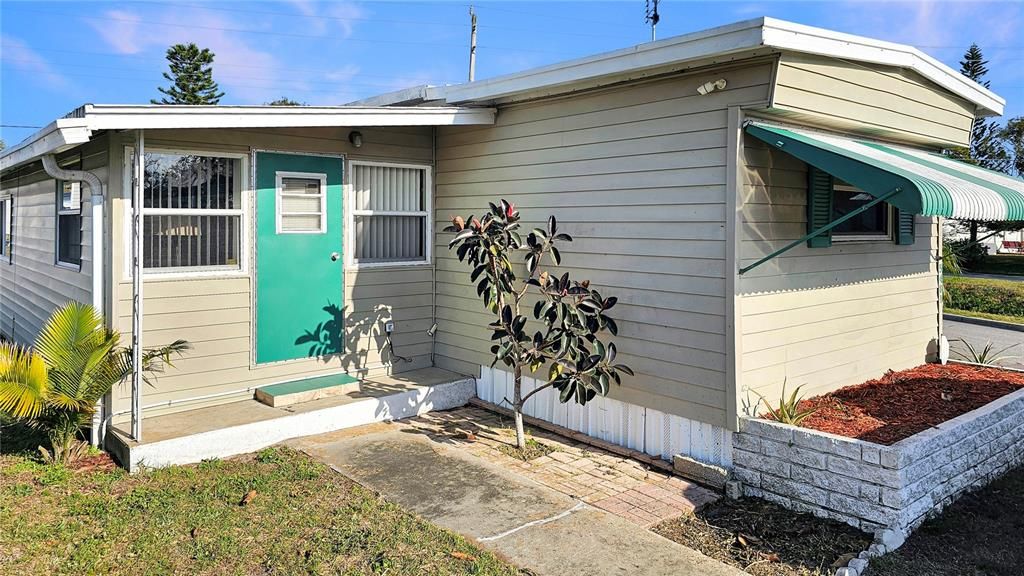 Под контрактом: $140,000 (2 спален, 2 ванн, 1052 Квадратных фут)