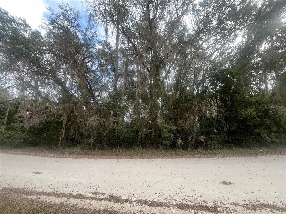 Недавно продано: $8,900 (0.79 acres)