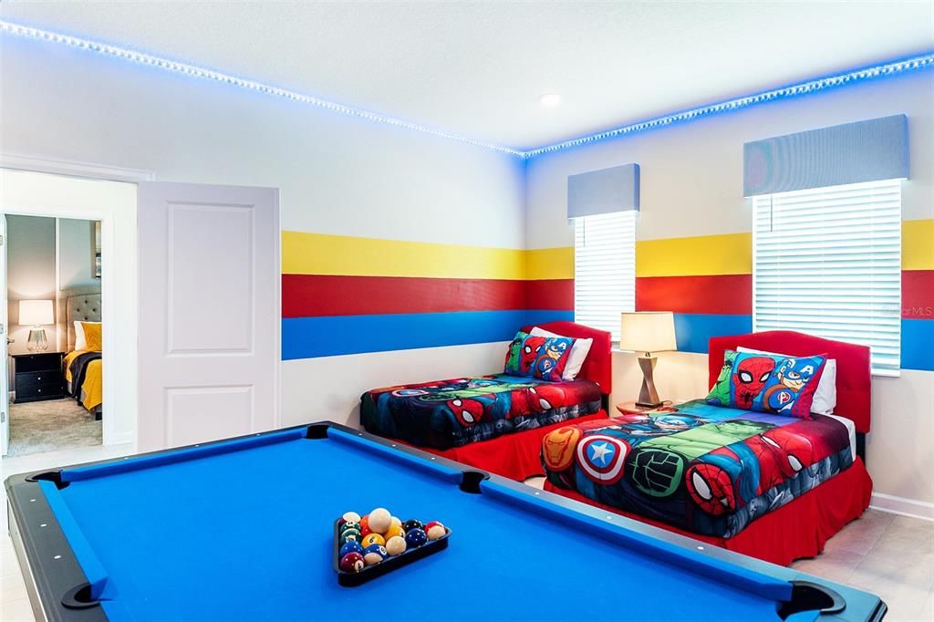 Под контрактом: $899,000 (8 спален, 5 ванн, 4289 Квадратных фут)