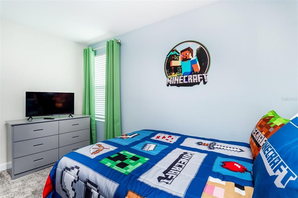 Под контрактом: $899,000 (8 спален, 5 ванн, 4289 Квадратных фут)