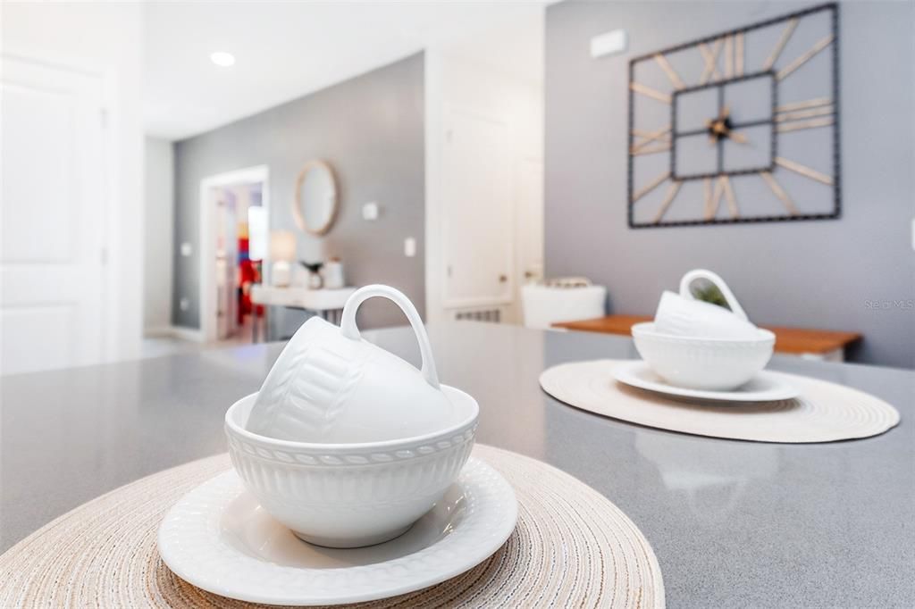 Под контрактом: $899,000 (8 спален, 5 ванн, 4289 Квадратных фут)