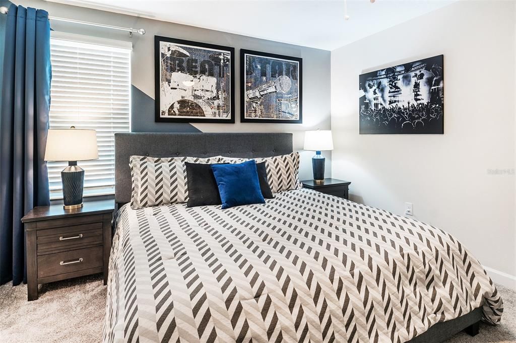 Под контрактом: $899,000 (8 спален, 5 ванн, 4289 Квадратных фут)