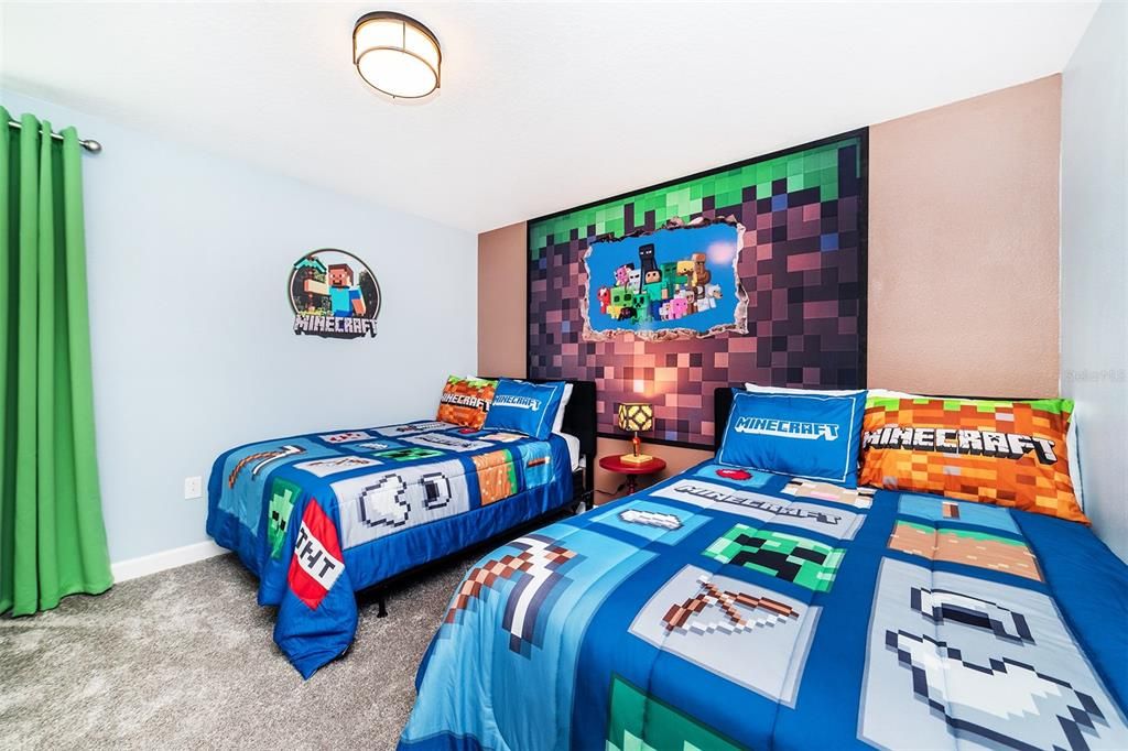 Под контрактом: $899,000 (8 спален, 5 ванн, 4289 Квадратных фут)