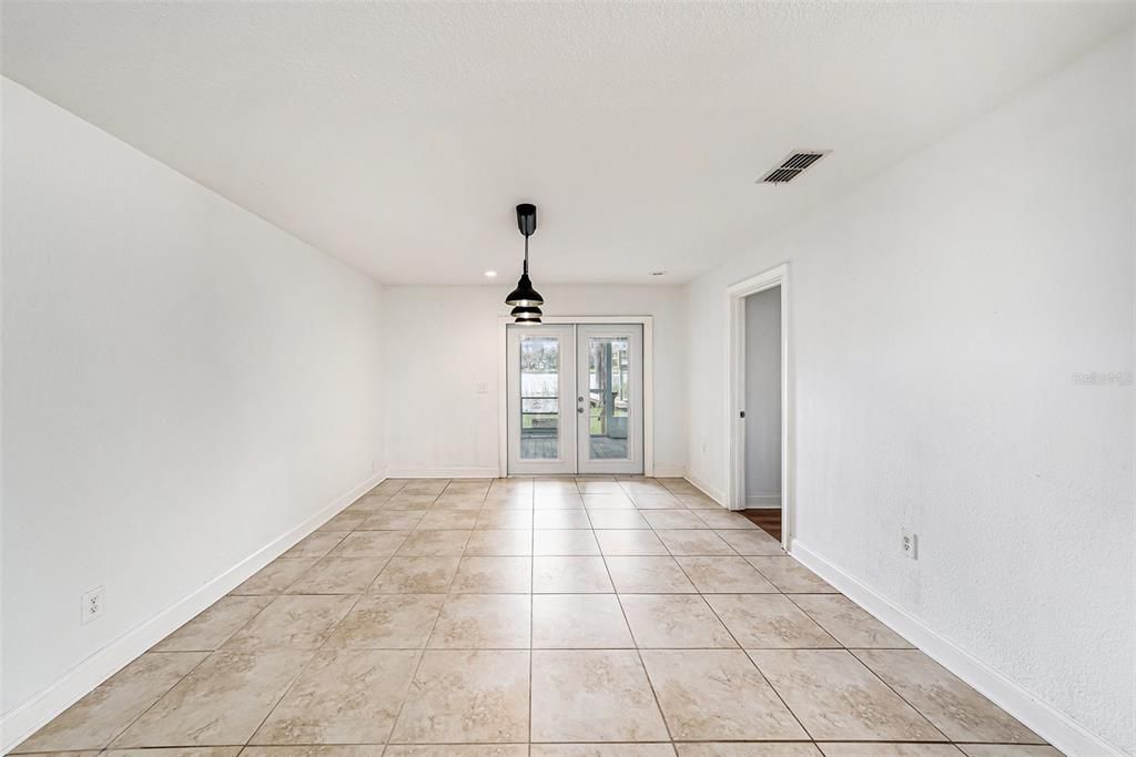 Activo con contrato: $535,000 (5 camas, 4 baños, 2362 Pies cuadrados)