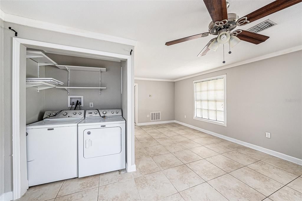 Activo con contrato: $535,000 (5 camas, 4 baños, 2362 Pies cuadrados)