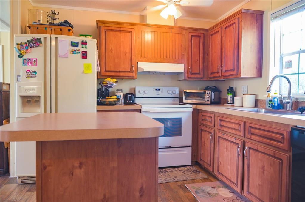 For Sale: $3,500,000 (3 beds, 2 baths, 1188 Square Feet)