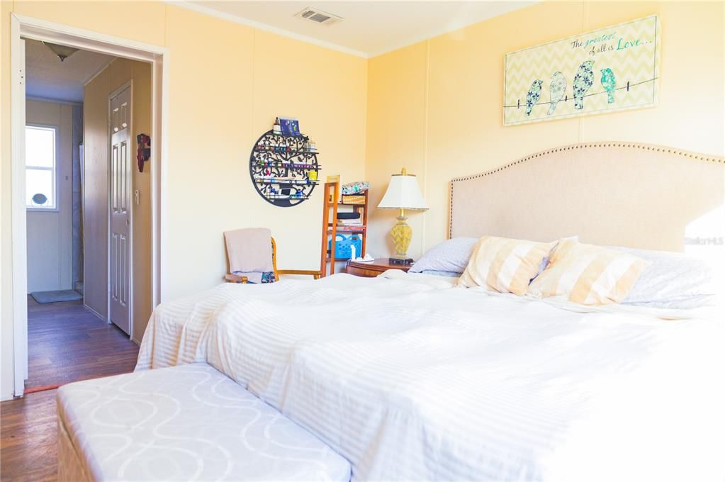 For Sale: $3,500,000 (3 beds, 2 baths, 1188 Square Feet)