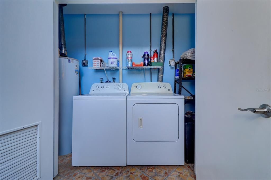 For Sale: $309,900 (2 beds, 2 baths, 1120 Square Feet)