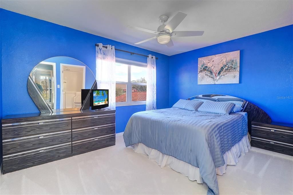 For Sale: $309,900 (2 beds, 2 baths, 1120 Square Feet)