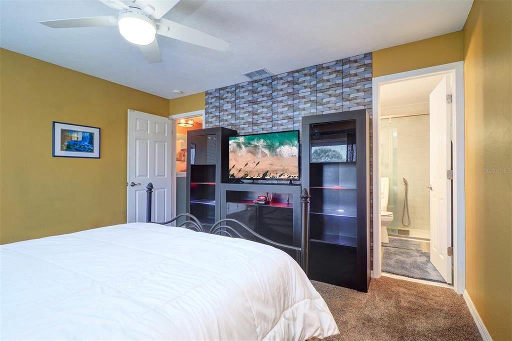 For Sale: $309,900 (2 beds, 2 baths, 1120 Square Feet)