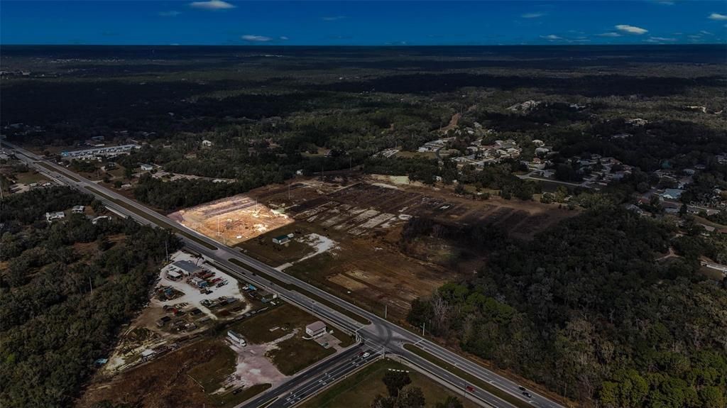 На продажу: $1,600,000 (4.94 acres)