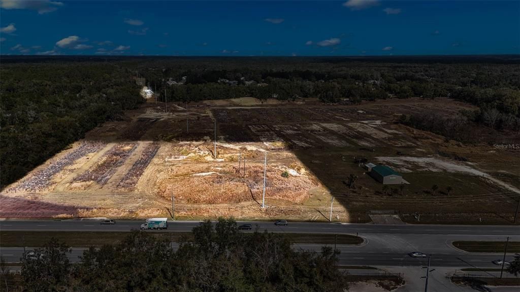 На продажу: $1,600,000 (4.94 acres)