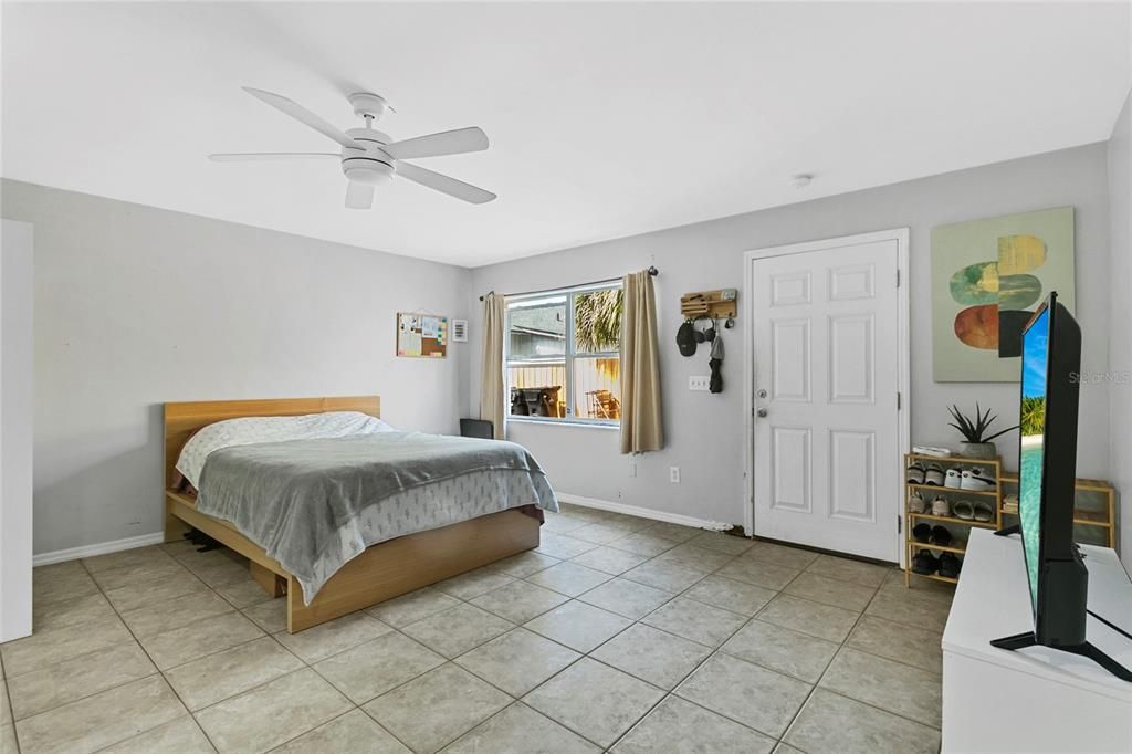 For Sale: $965,000 (6 beds, 4 baths, 3202 Square Feet)