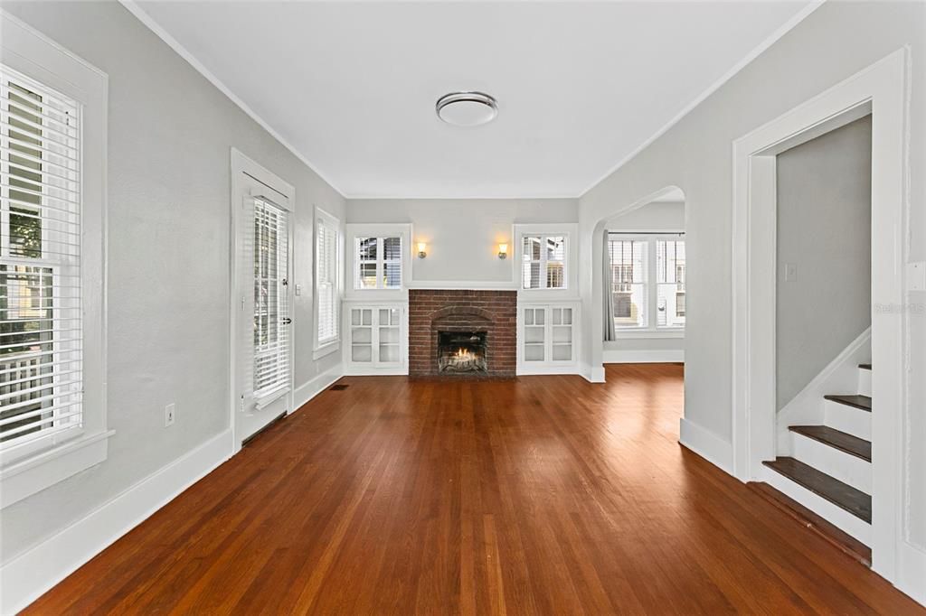 For Sale: $965,000 (6 beds, 4 baths, 3202 Square Feet)