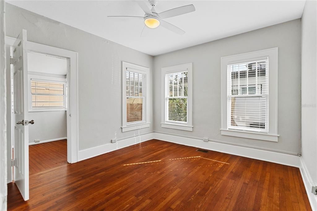 For Sale: $965,000 (6 beds, 4 baths, 3202 Square Feet)