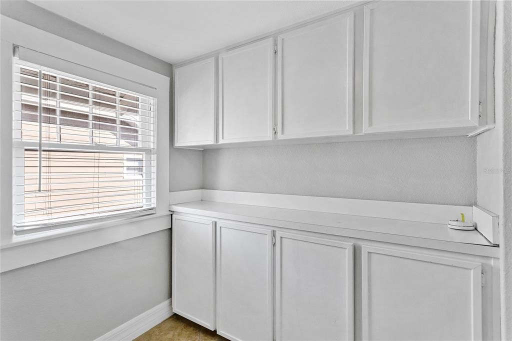 For Sale: $965,000 (6 beds, 4 baths, 3202 Square Feet)