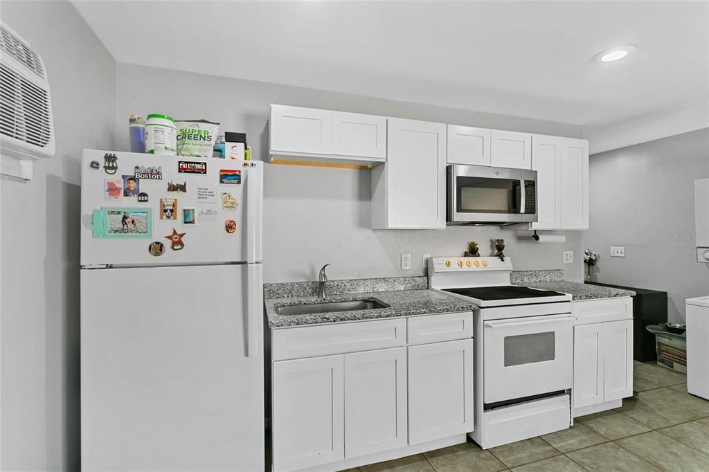 For Sale: $965,000 (6 beds, 4 baths, 3202 Square Feet)