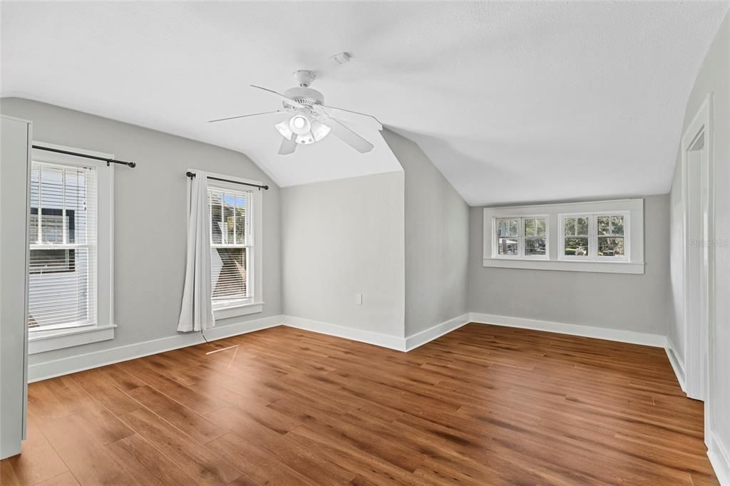 For Sale: $965,000 (6 beds, 4 baths, 3202 Square Feet)