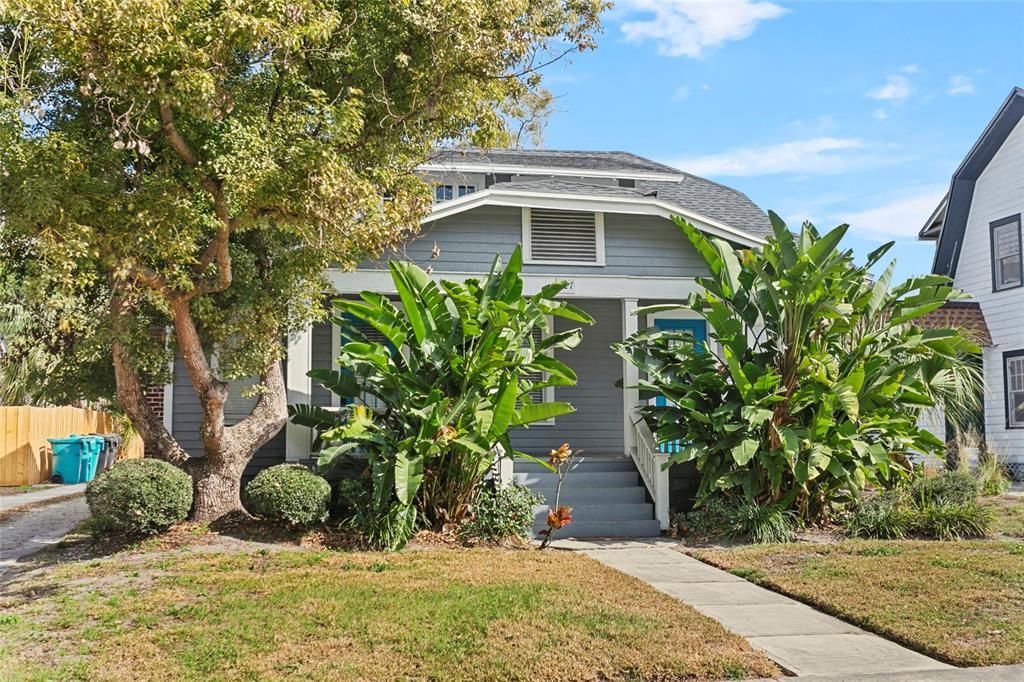 For Sale: $965,000 (6 beds, 4 baths, 3202 Square Feet)