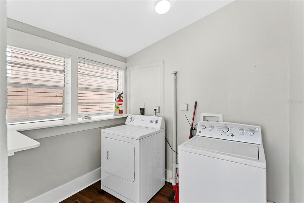 For Sale: $965,000 (6 beds, 4 baths, 3202 Square Feet)