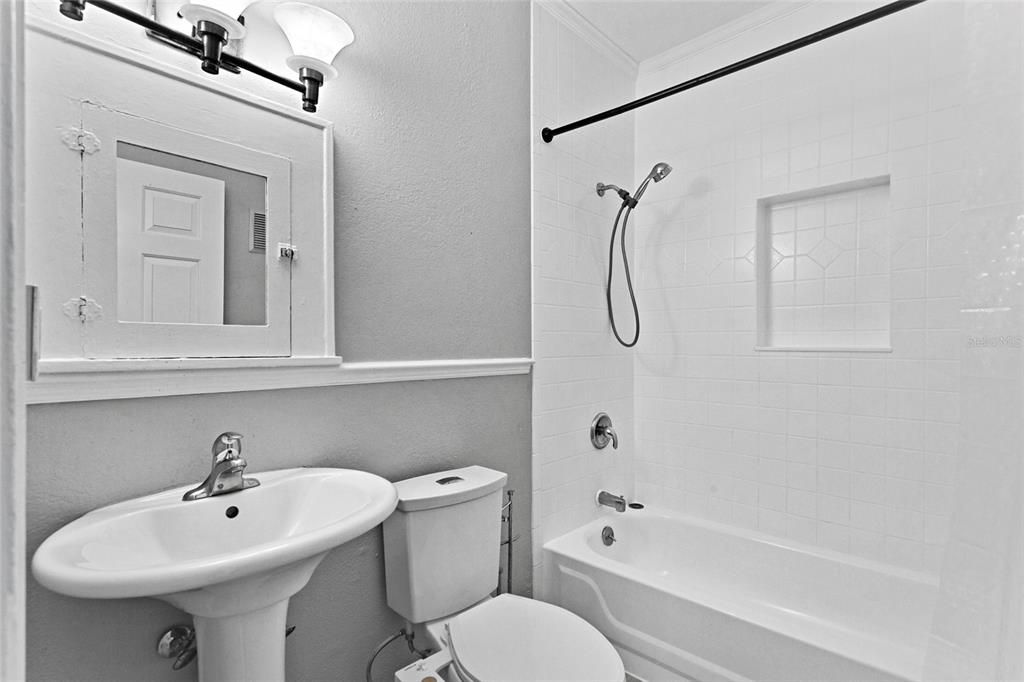 For Sale: $965,000 (6 beds, 4 baths, 3202 Square Feet)