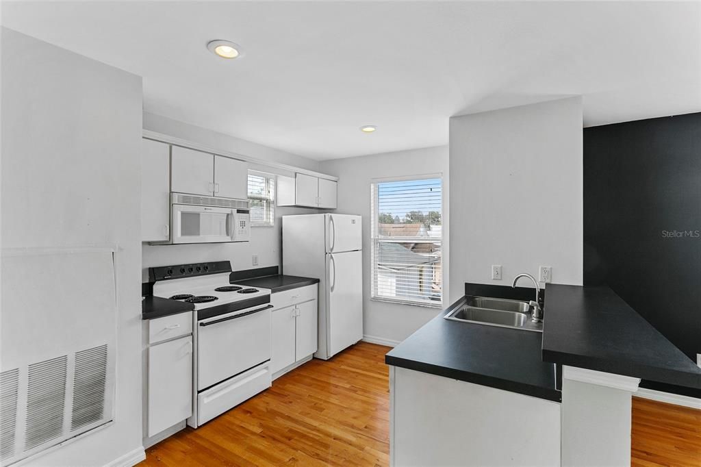 For Sale: $965,000 (6 beds, 4 baths, 3202 Square Feet)