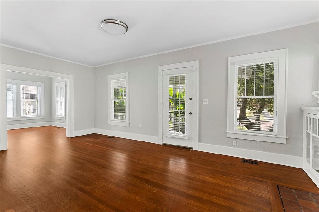 For Sale: $965,000 (6 beds, 4 baths, 3202 Square Feet)