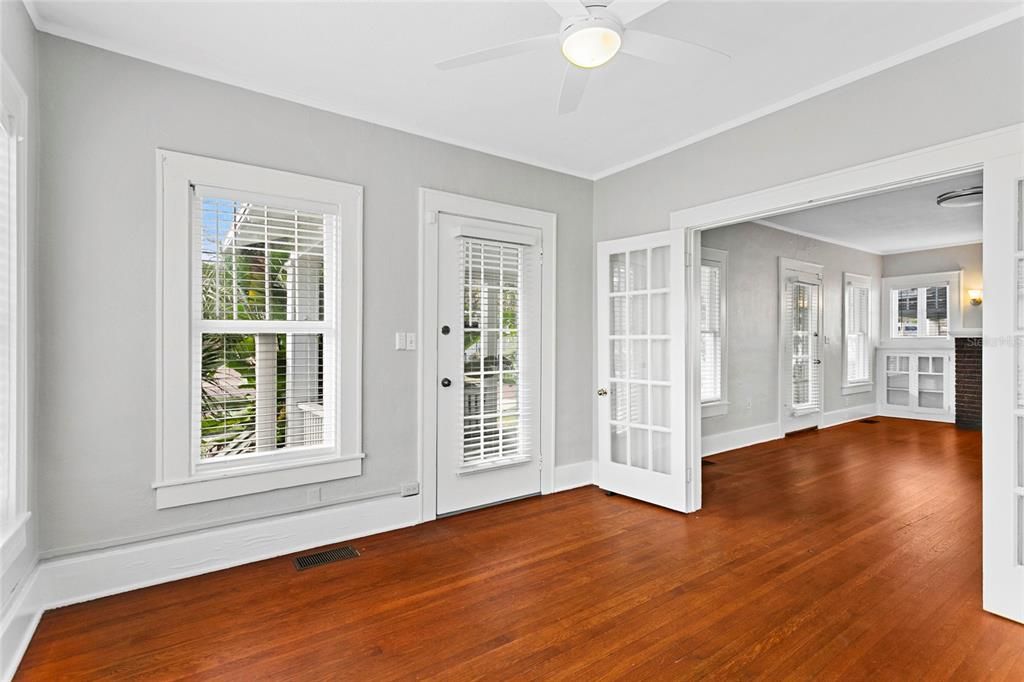 For Sale: $965,000 (6 beds, 4 baths, 3202 Square Feet)