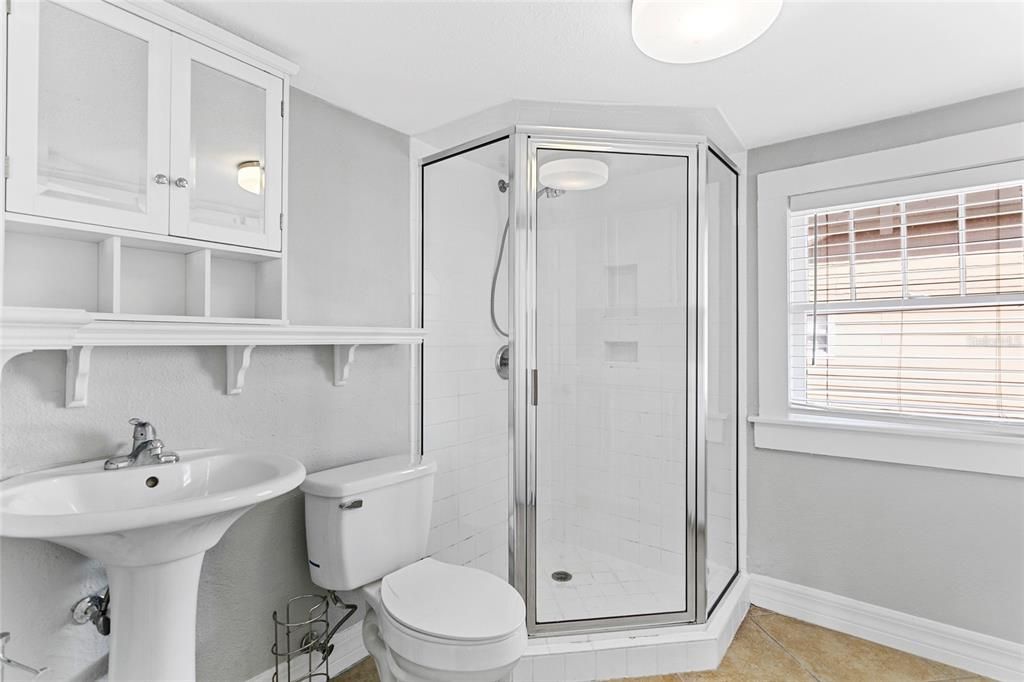 For Sale: $965,000 (6 beds, 4 baths, 3202 Square Feet)