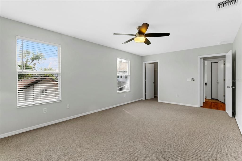 For Sale: $965,000 (6 beds, 4 baths, 3202 Square Feet)