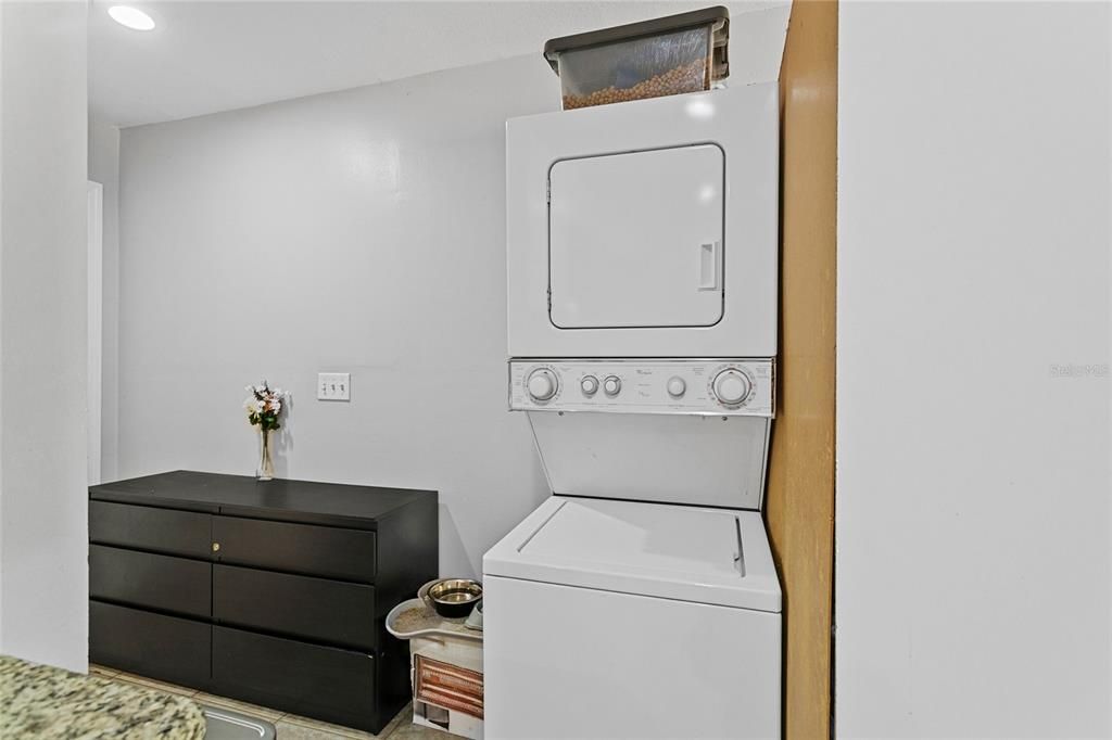 For Sale: $965,000 (6 beds, 4 baths, 3202 Square Feet)