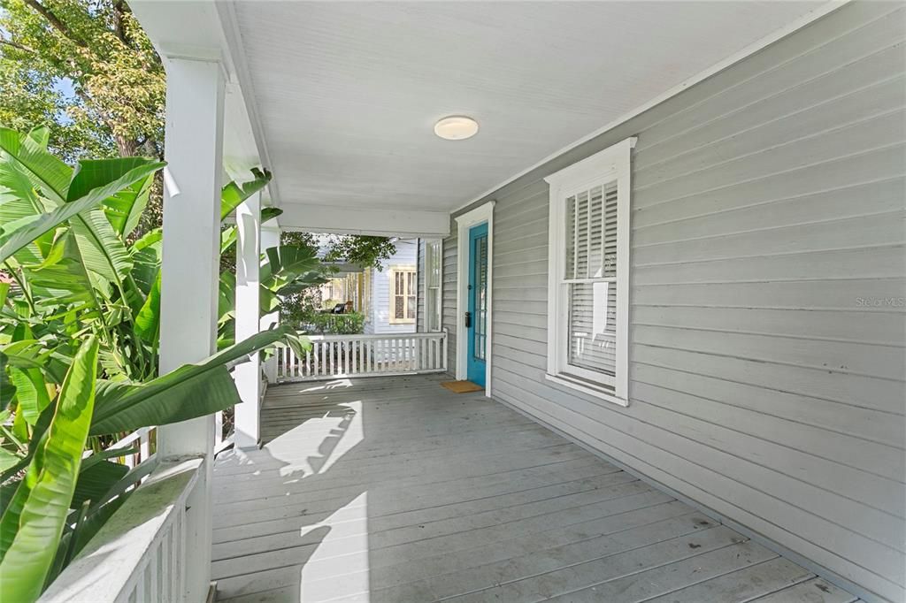 For Sale: $965,000 (6 beds, 4 baths, 3202 Square Feet)