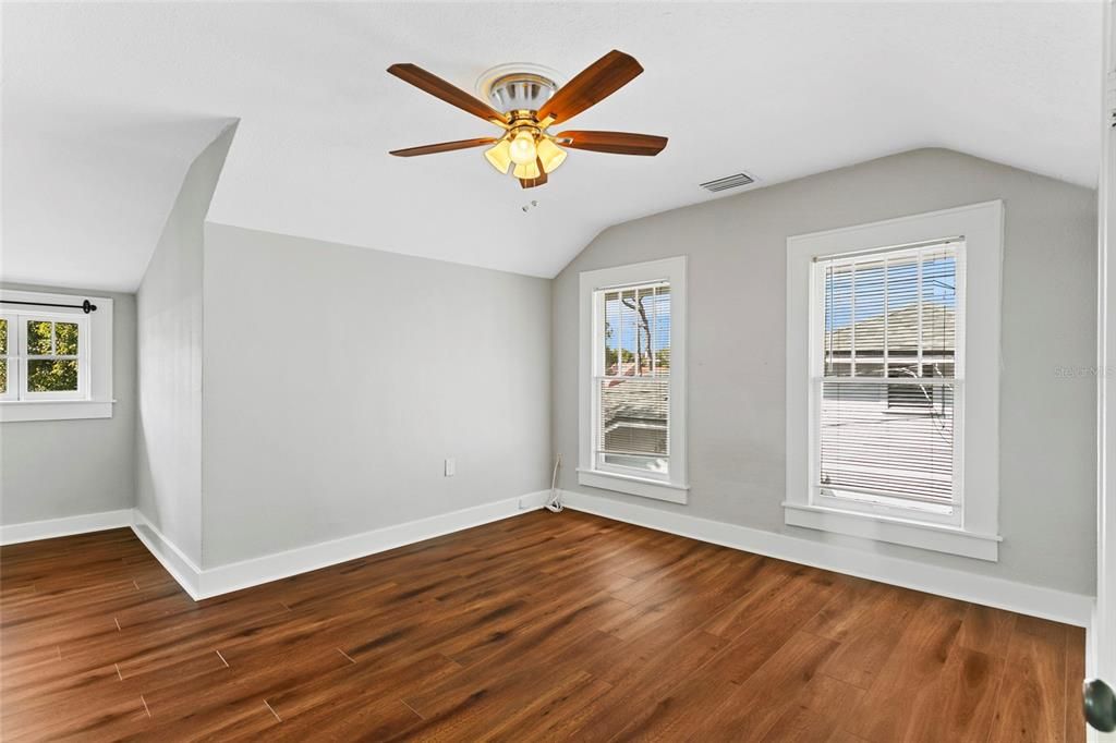 For Sale: $965,000 (6 beds, 4 baths, 3202 Square Feet)