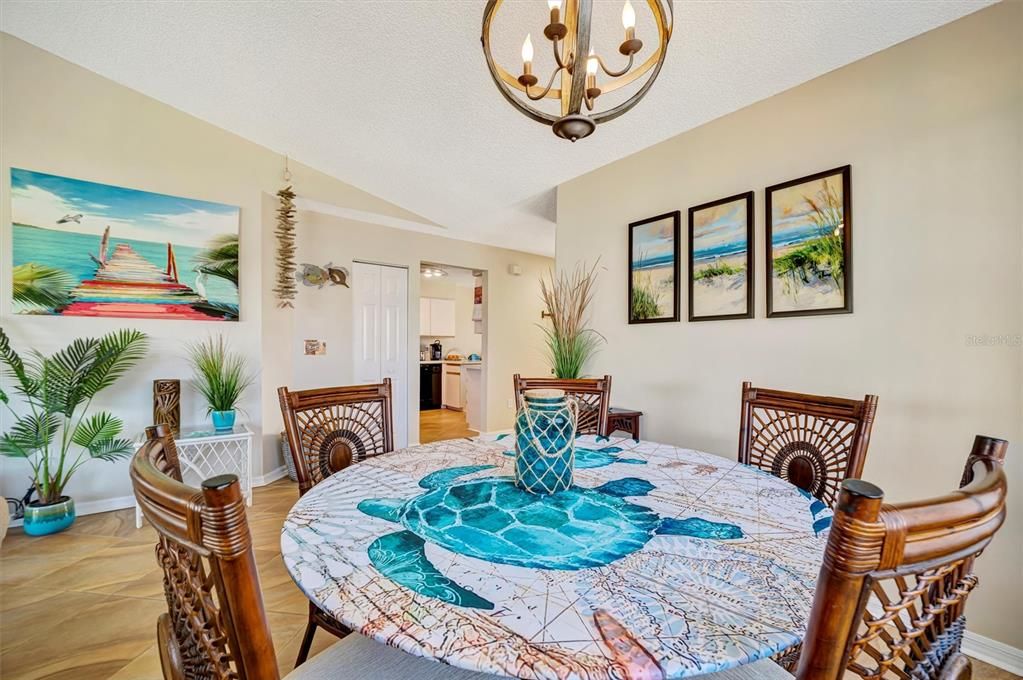 待售: $284,500 (3 贝兹, 2 浴室, 1298 平方英尺)