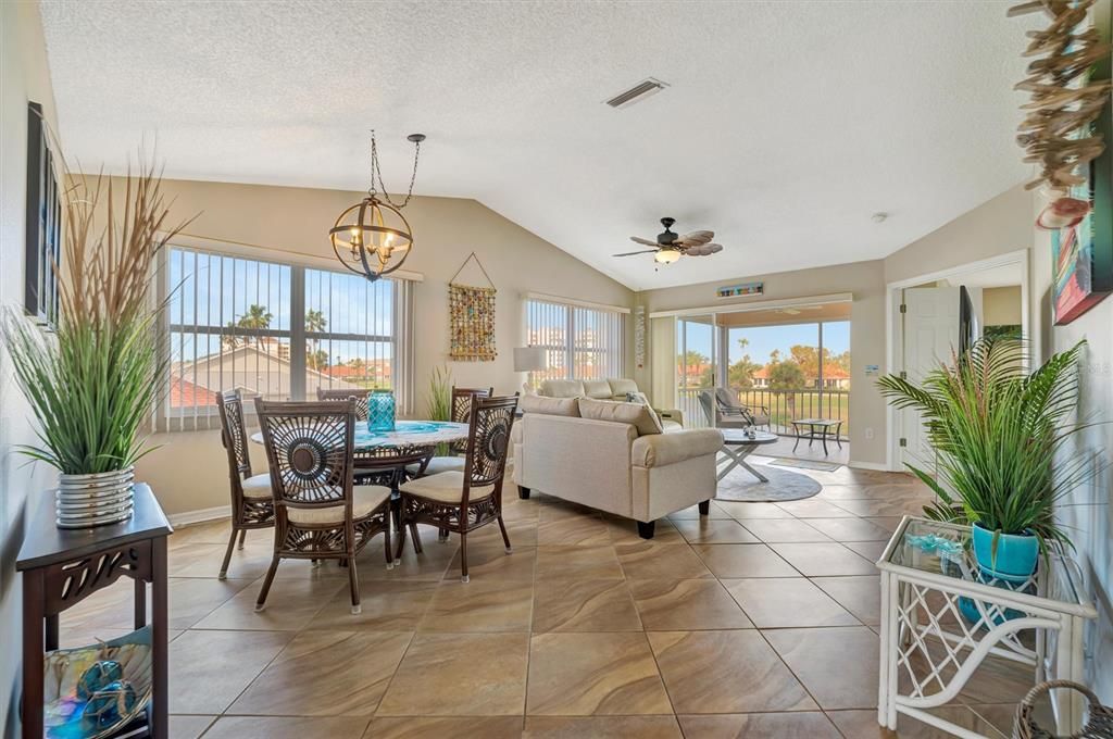 待售: $284,500 (3 贝兹, 2 浴室, 1298 平方英尺)