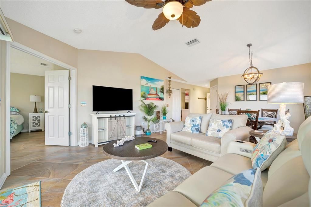 待售: $284,500 (3 贝兹, 2 浴室, 1298 平方英尺)