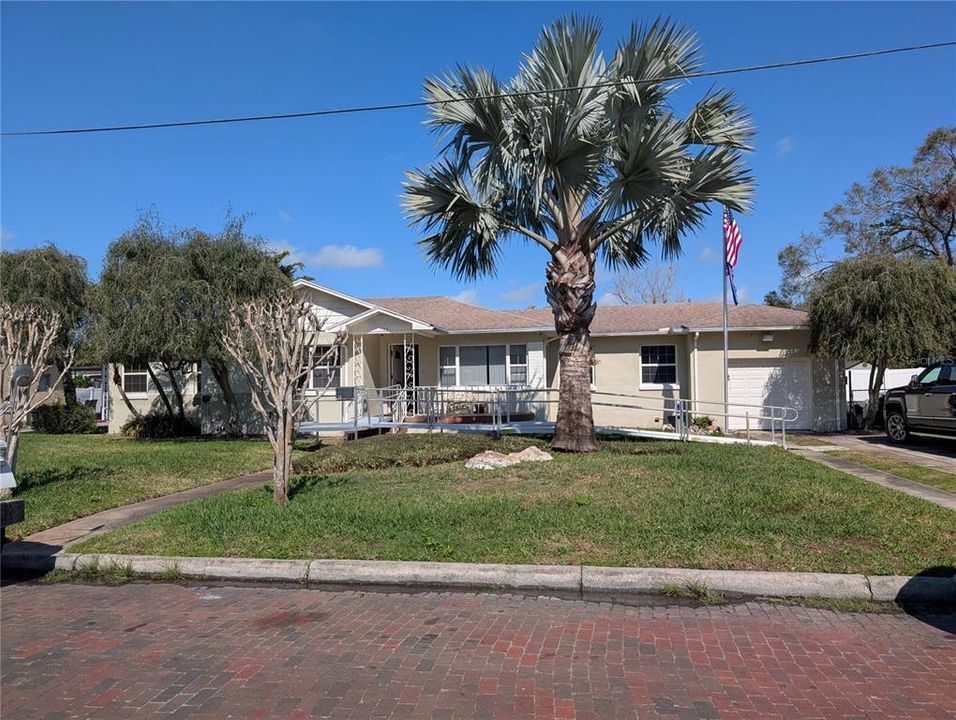 Recently Sold: $830,000 (3 beds, 1 baths, 1460 Square Feet)