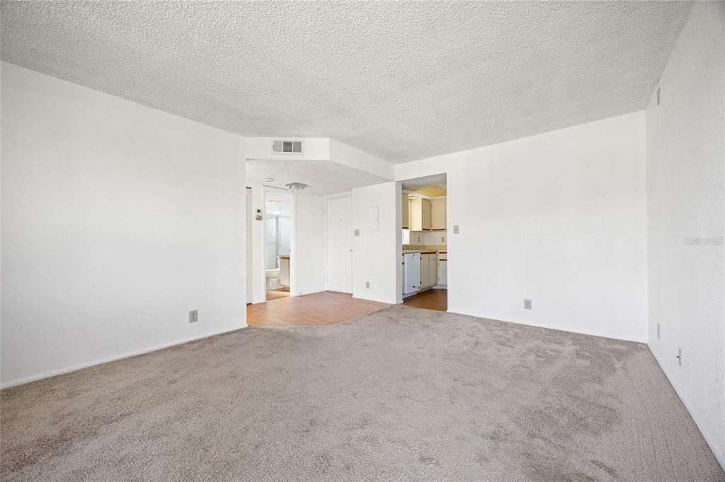 For Sale: $139,900 (2 beds, 2 baths, 899 Square Feet)